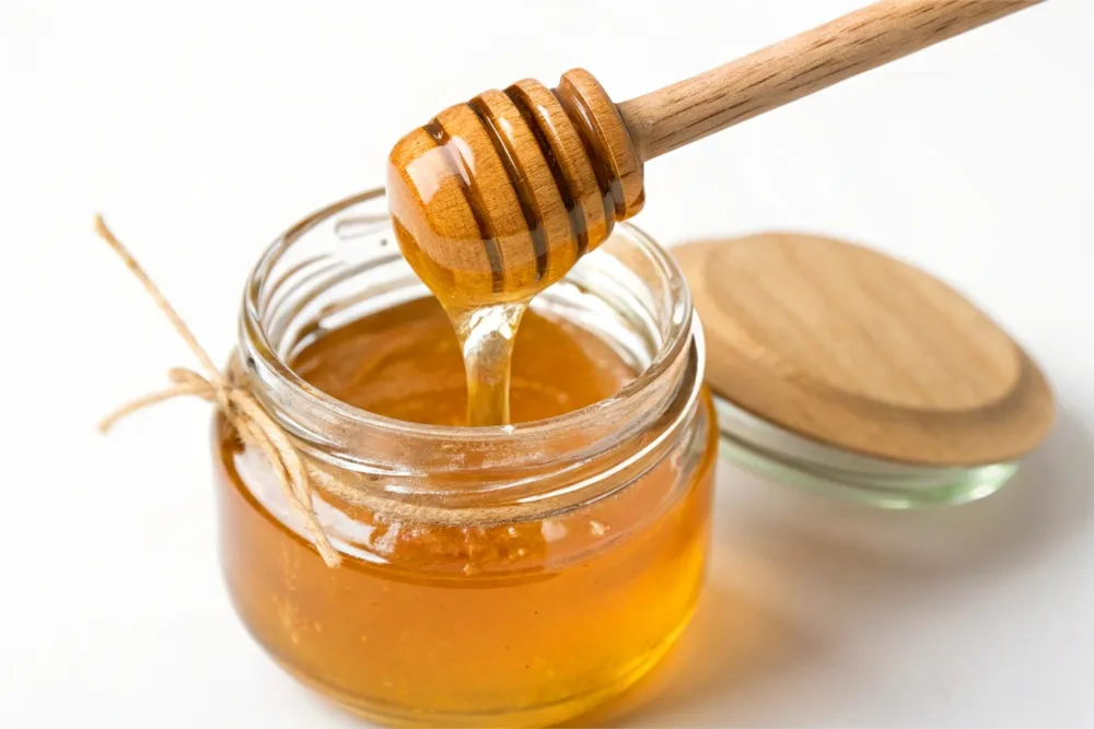 خواص شگفت‌انگیز عسل در درمان خانگی کیست مویی
