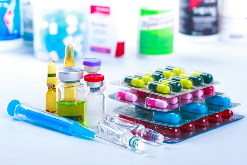 تداخلات دارویی و واکنش‌های شیمیایی آنتی‌بیوتیک با سایر داروها