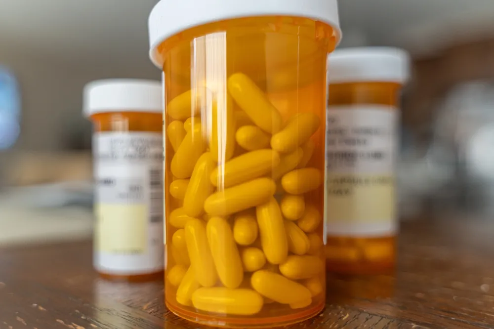 آشنایی با انواع آنتی‌بیوتیک‌ها و چرک‌خشک‌کن‌ها و موارد استفاده آن‌ها